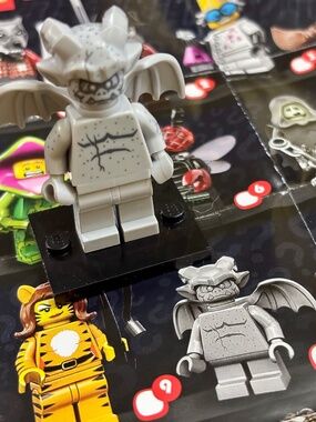 LEGO SERIES 14 "Gargoyle" col220 with Stand. LIKE NEW!